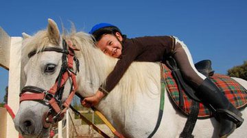Imagem ANIMAIS SOLIDÁRIOS – Terapia com cavalos chega a crianças carentes