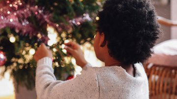 Enfeites de Natal e crianças: atenção