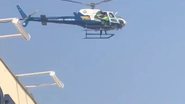 O helicóptero fez um voo baixo sobre o colégio após professora ser suspensa por criticar Bolsonaro - Foto: reprodução