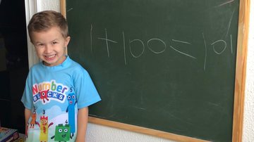 Filippo, de 4 anos, possui altas habilidades e está sem aula presencial há um ano e meio