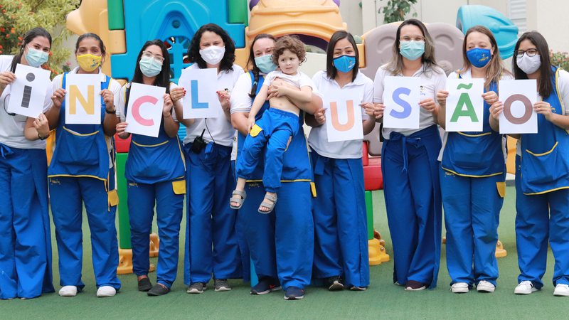 Davi, 3 anos, aluno autista em uma escola regular em São Paulo