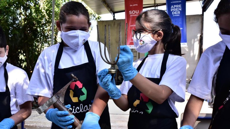 O projeto fez a união de conceitos de reciclagem através de oficinas - Arquivo do Reciclarte