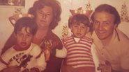 Elisangela Zangrande, quando era pequena, com sua família - Foto: arquivo pessoal Elisangela Zangrande