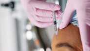 Botox é uma substância que bloqueia a transmissão de impulsos entre as terminações nervosas e os músculos