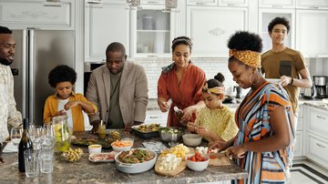 Família reunida na hora das refeições: um ritual importante
