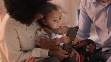 Crianças de até dois anos não podem fazer uso de celulares