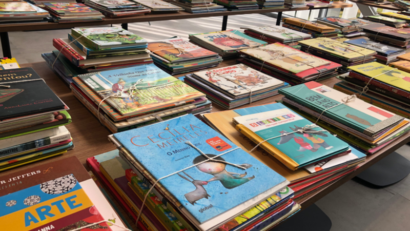 Projeto conecta cerca de 14 escolas particulares doando livros e 25 escolas públicas recebendo - Patricia Auerbach