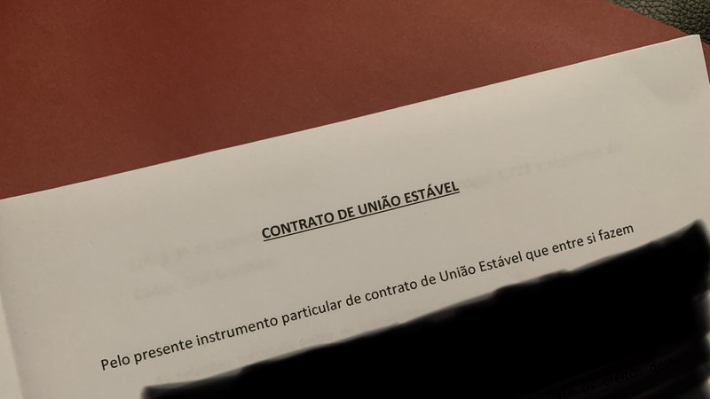 O contrato de união estável é um documento simples assinado em cartório