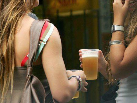 Imagem Álcool na adolescência: as causas e riscos do alcoolismo precoce