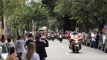 Imagem Papai Noel motociclista: presentes para crianças da APAE de São Paulo