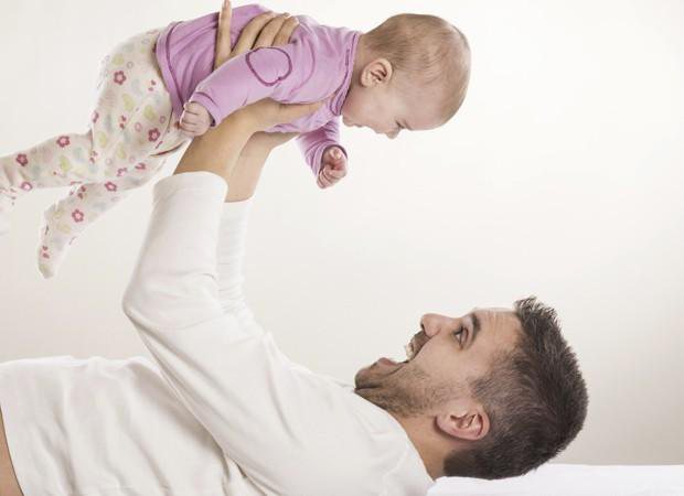 Imagem Mais amorosos e protetores: o que acontece no organismo dos homens depois de se tornarem pais