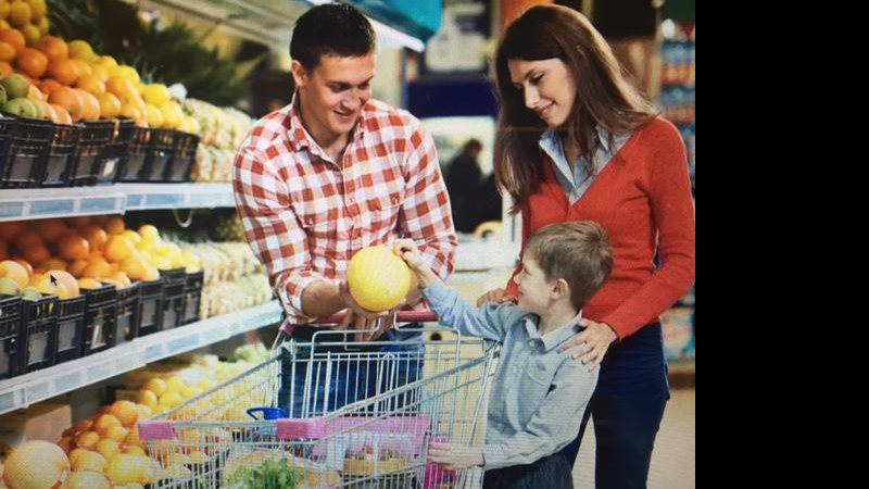 Imagem Em tempos de crise: educação financeira para as crianças até nas idas ao supermercado. Veja as dicas