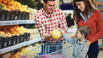 Imagem Em tempos de crise: educação financeira para as crianças até nas idas ao supermercado. Veja as dicas