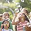 Imagem 10 brincadeiras ao ar livre que divertem e ajudam no desenvolvimento infantil