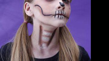 Imagem Halloween! Aprenda a fazer maquiagem de caveira para crianças