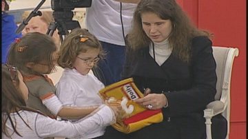 Imagem Crianças cegas têm acesso a clássicos da literatura infantil em braille