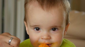 O principal é ensinar o bebê a ter uma relação prazerosa com a comida