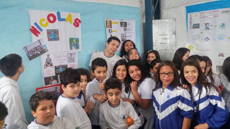 Imagem Adolescente com autismo recebe homenagem em escola. Conheça a história do Nicolas.