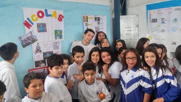 Imagem Adolescente com autismo recebe homenagem em escola. Conheça a história do Nicolas.