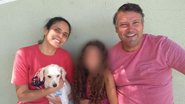 Vivi com a família adotiva - (Foto: Arquivo Pessoal / Reprodução)