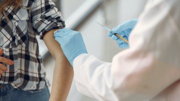 Os adolescentes já podem ser vacinados no Brasil