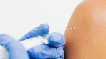 Vacinação em adolescentes: jovens de 12 a 18 anos devem se vacinar