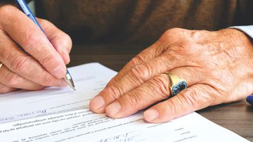 Um acordo pré-nupcial assinado pelo casal antes do casamento tem diversos objetivos