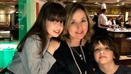 Rosana Beni e os filhos Anita e Raphael, de 13 anos