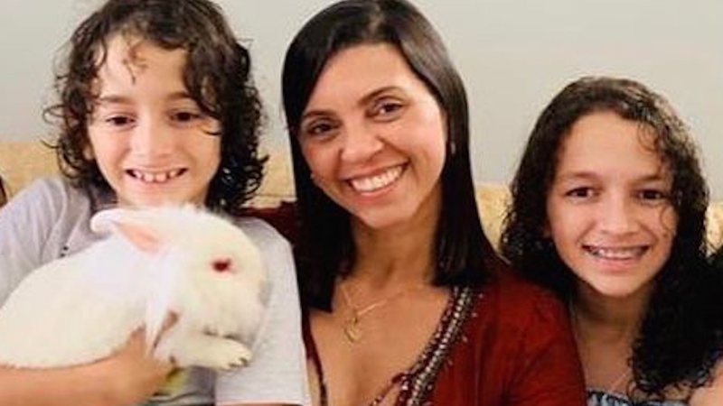 Mariana Paz, os filhos e o coelhinho de estimação - Foto: arquivo pessoal