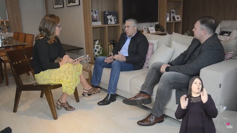 Thaissa Alvarenga recebe o neurologista Rogério Tuma e Emílio Munaro, vice-presidente de Desenvolvimento Global e Comunicação do Instituto Ayrton Senna