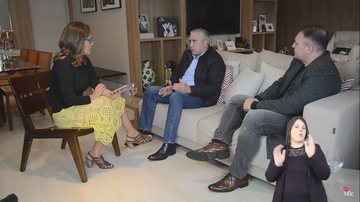 Thaissa Alvarenga recebe o neurologista Rogério Tuma e Emílio Munaro, vice-presidente de Desenvolvimento Global e Comunicação do Instituto Ayrton Senna