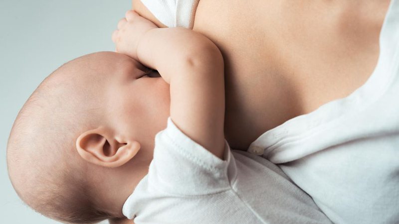 A eterna luta do leite materno:  melhor possível