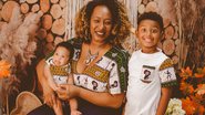 Tatiane Santos com Lucas e Noah, no colo