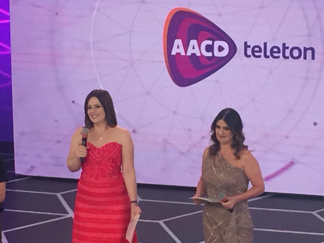 Mariana Kotscho e Roberta Manreza, do Papo de Mãe, no Teleton (SBT) em 2019