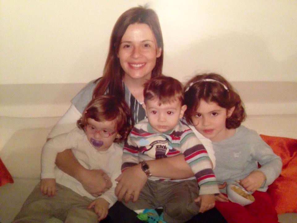 Mariana e seus 3 filhos: Isabel (esquerda), André e Laura / Arquivo pessoal