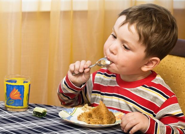 criança_comida (Foto: shutterstock)