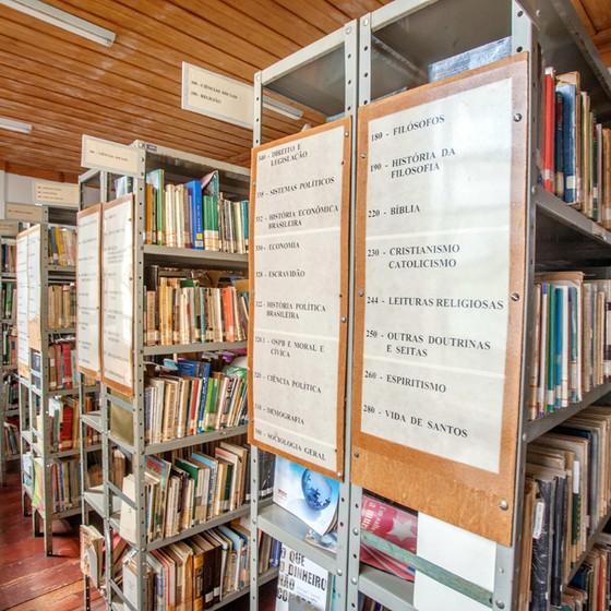 A biblioteca municipal de Campanha.Giovanni e Dirceu iam para lá para estudar em segredo (Foto: Rogério Cassimiro/ÉPOCA)