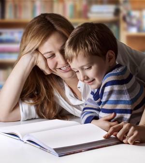 Estimular o contato entre a criança e os livros é superimportante (Foto: Thinkstock)