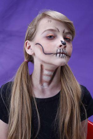 Papo de Mãe · Halloween! Aprenda a fazer maquiagem de caveira para crianças