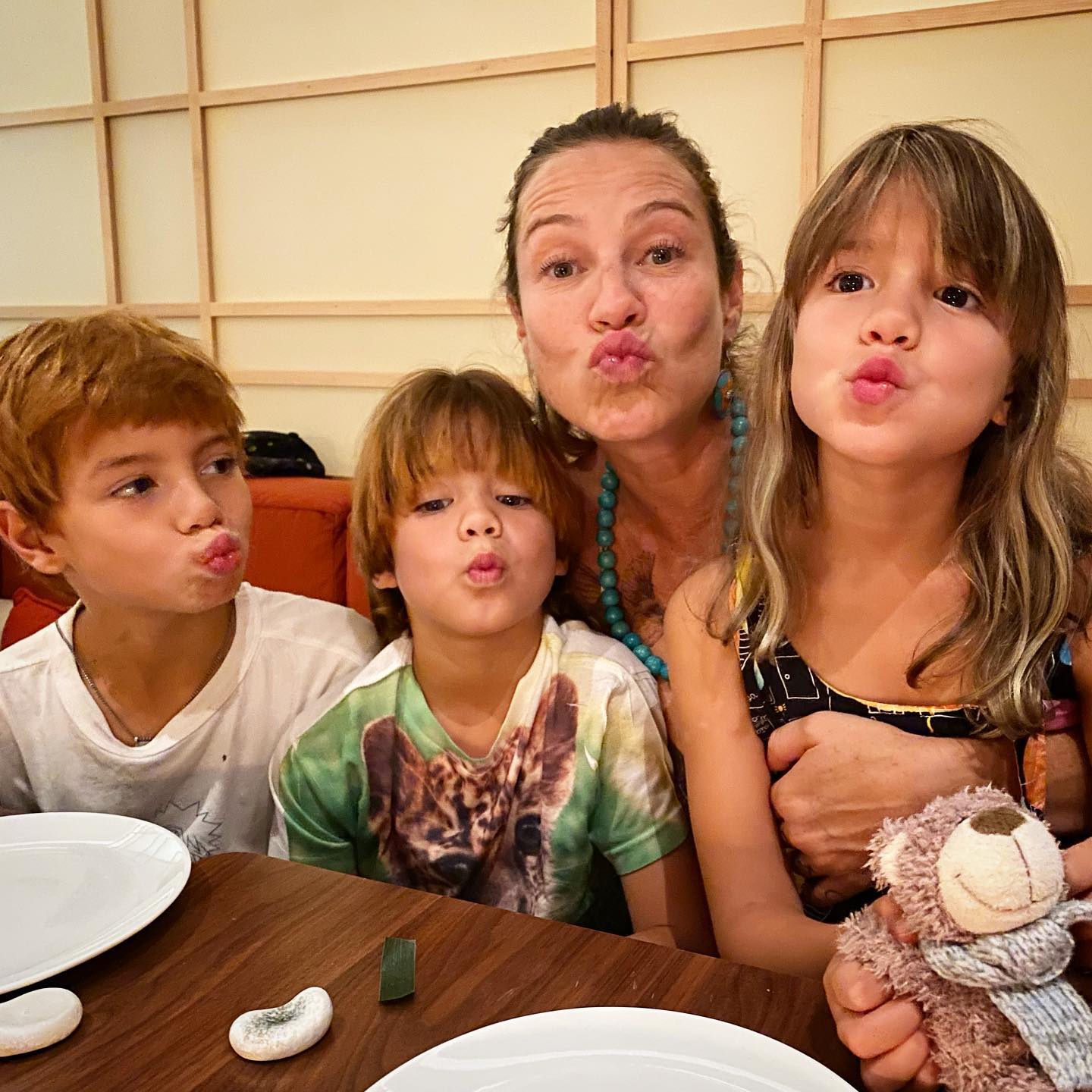 Luana Piovani e os seus filhos