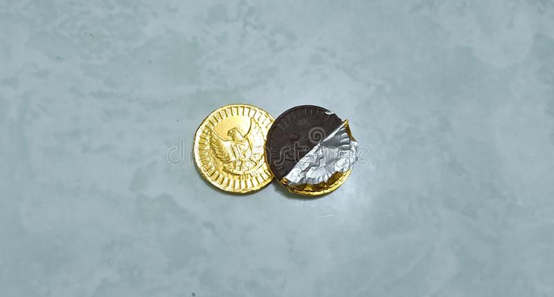 moeda falsa de chocolate